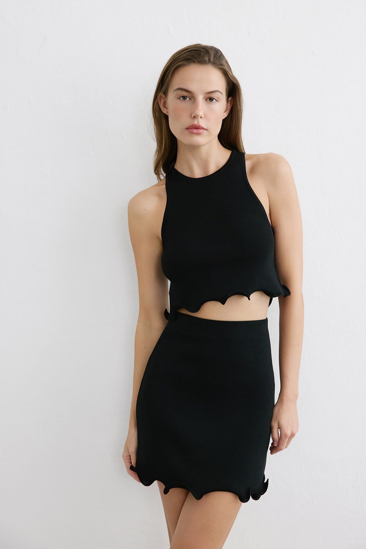 Crew Neck Sleeveless Crop Knit Blouse