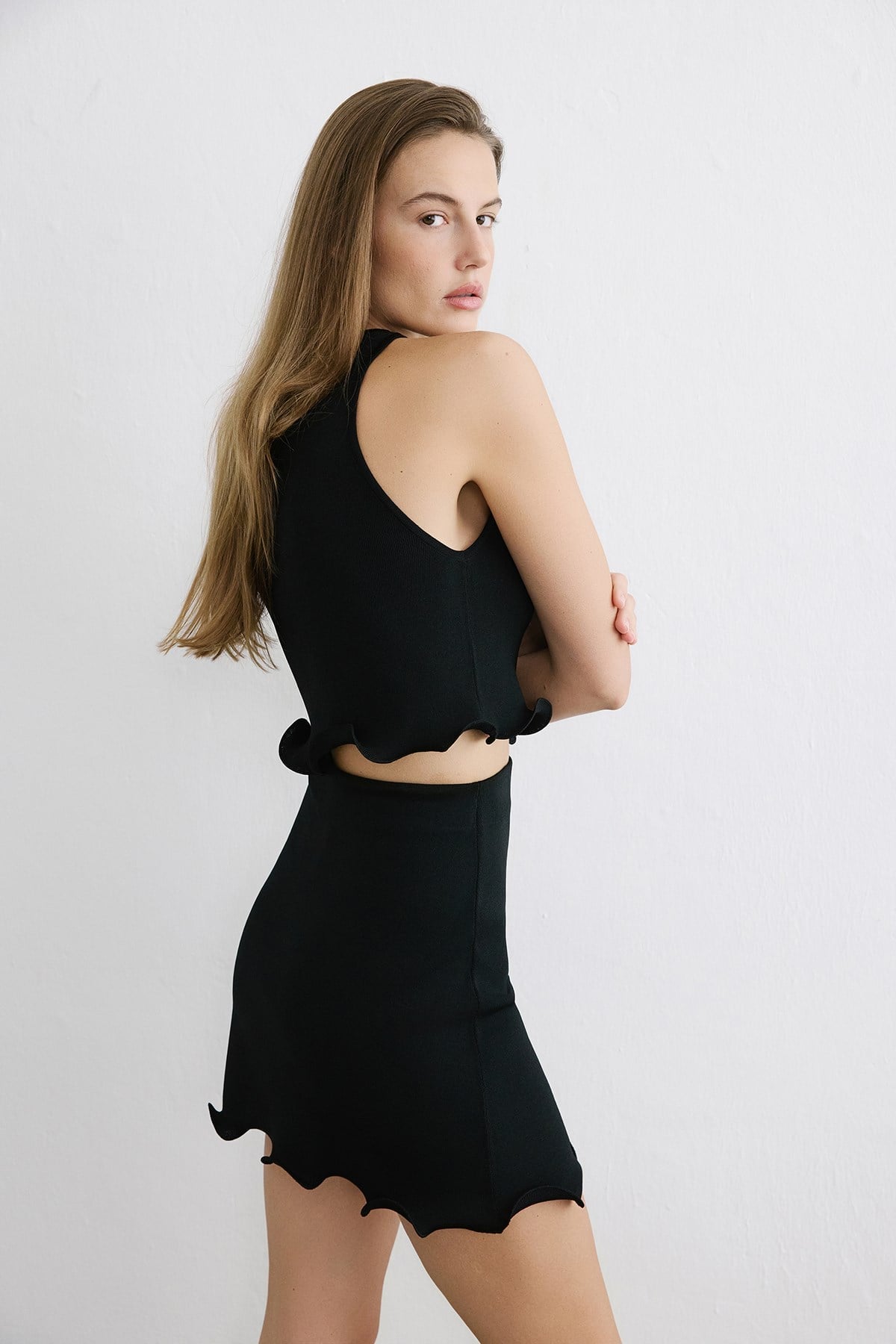 Crew Neck Sleeveless Crop Knit Blouse