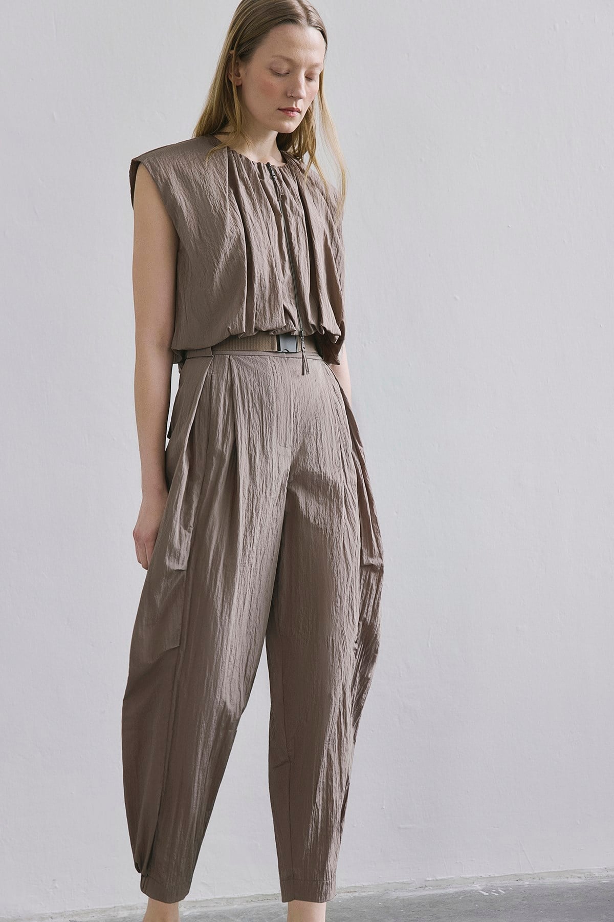 Metal Buckle Pleated Pocket Pants