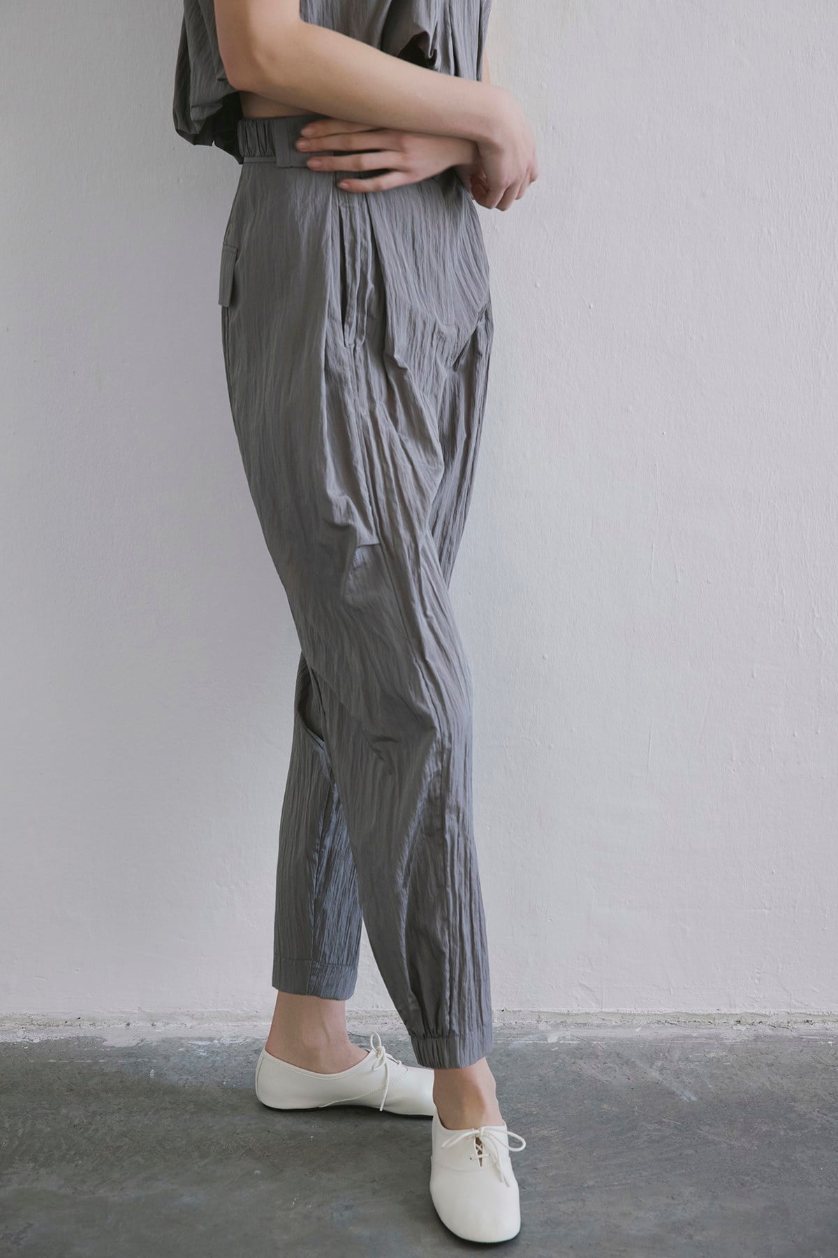 Metal Buckle Pleated Pocket Pants