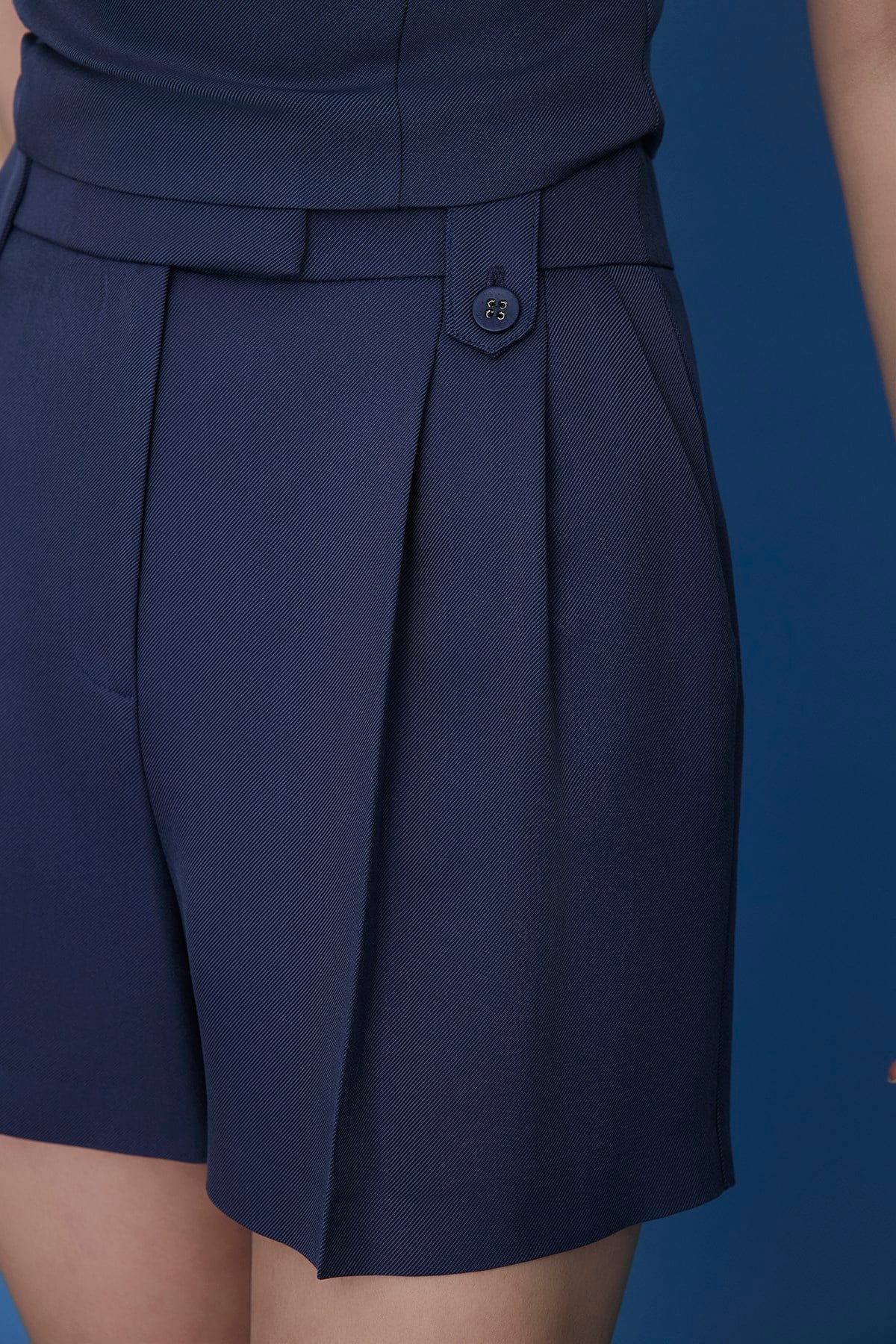 Pleated Side Pocket Shorts