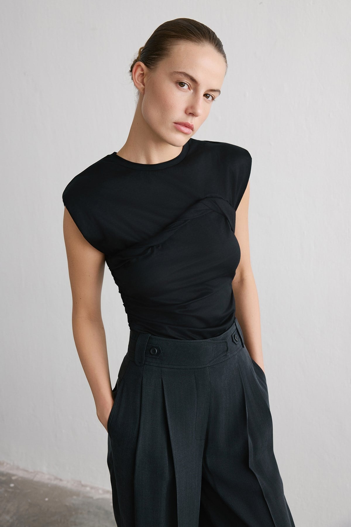Crew Neck Padded Knit  T-shirt
