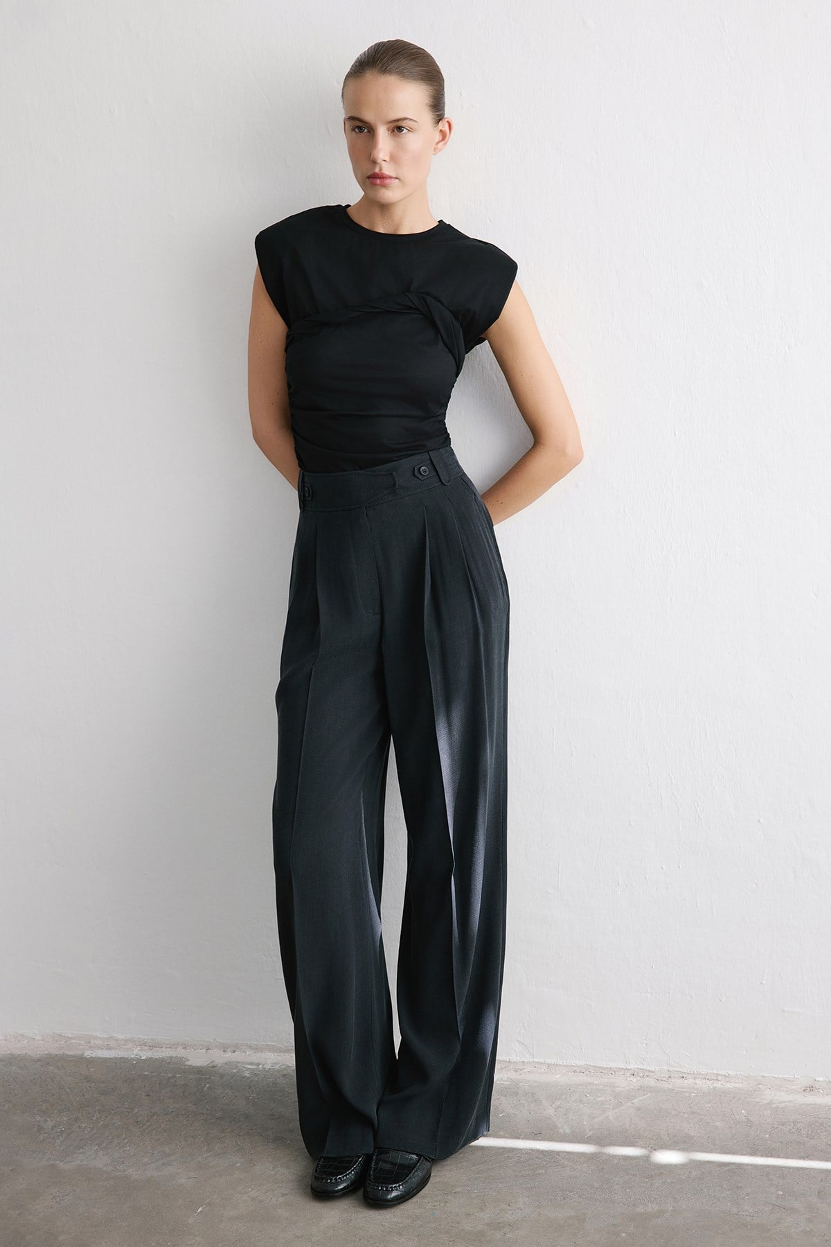 Crew Neck Padded Knit  T-shirt
