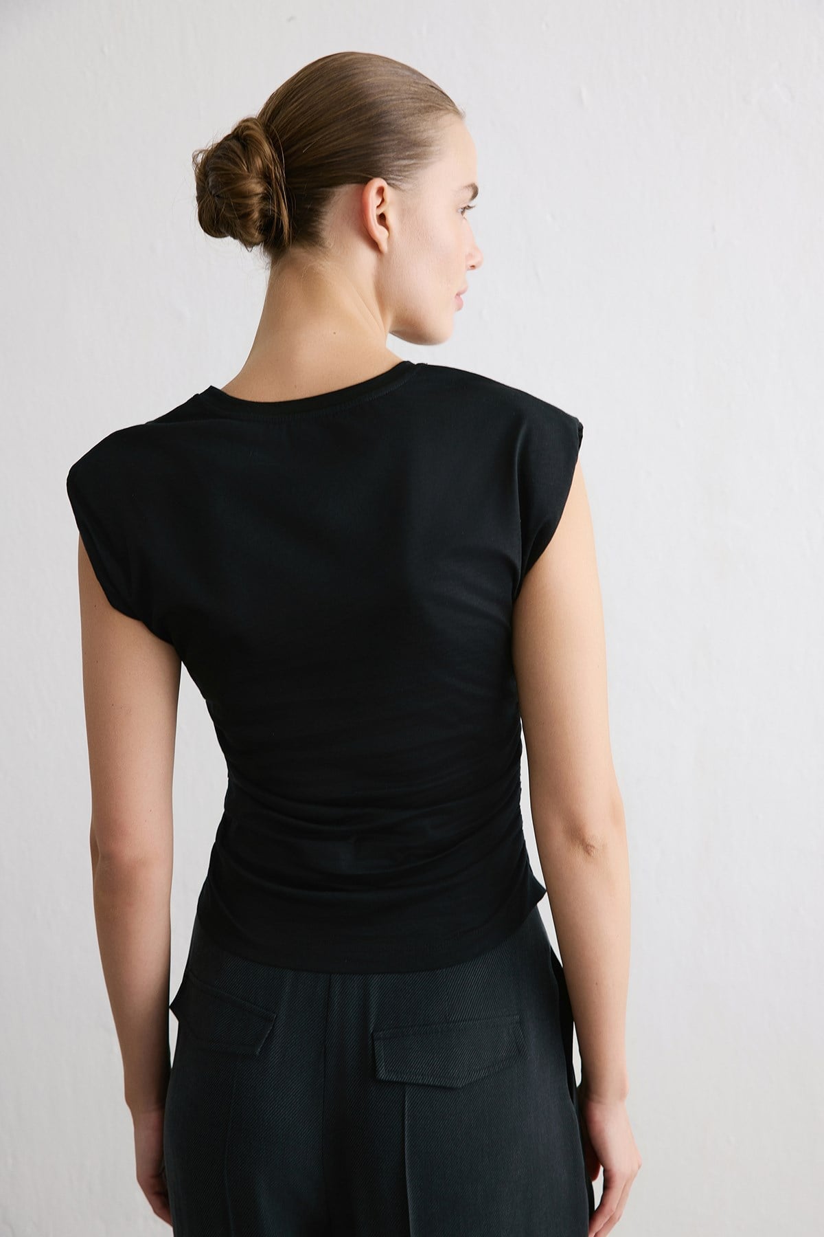 Crew Neck Padded Knit  T-shirt