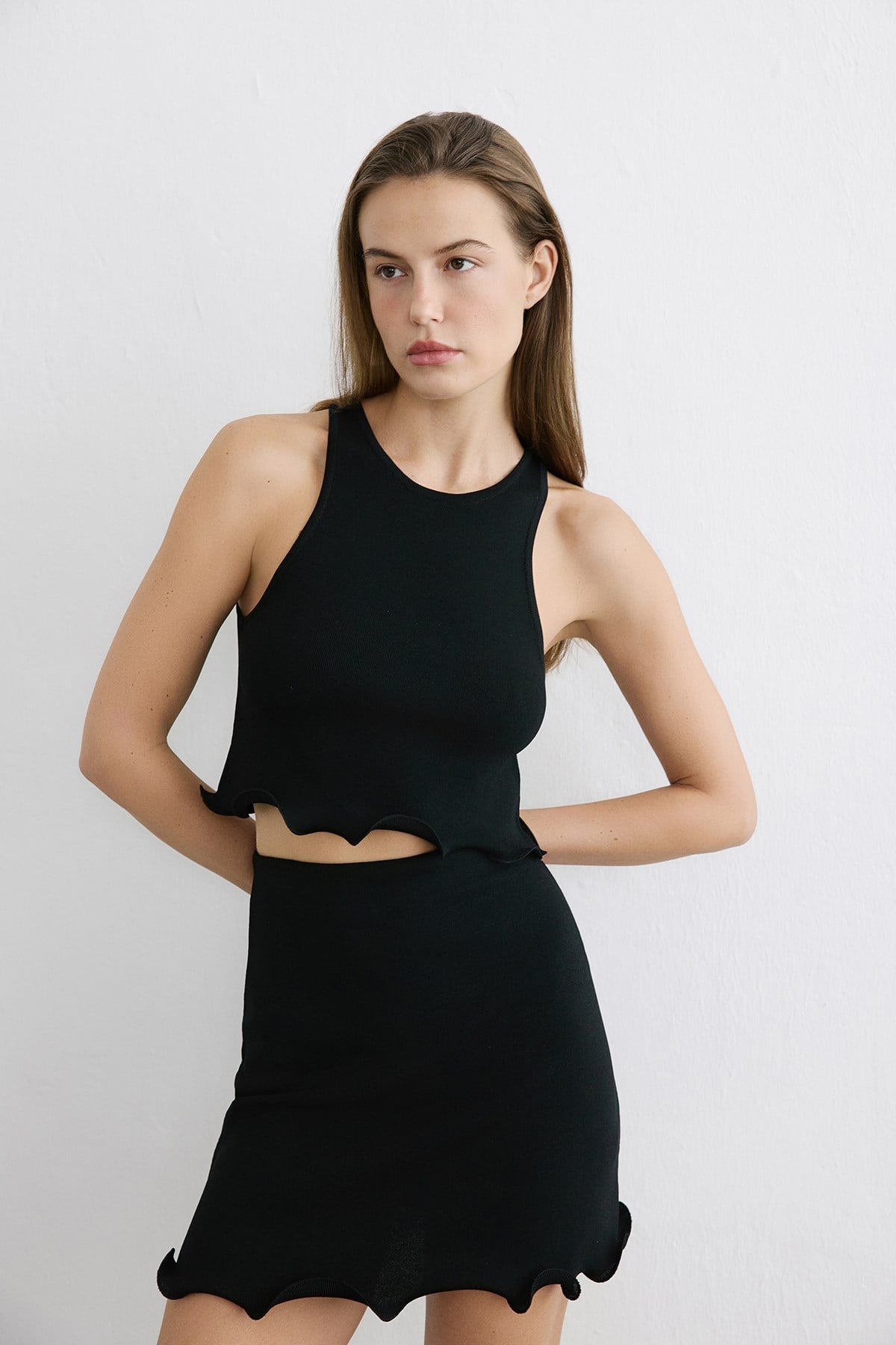 Crew Neck Sleeveless  Crop Knit Blouse
