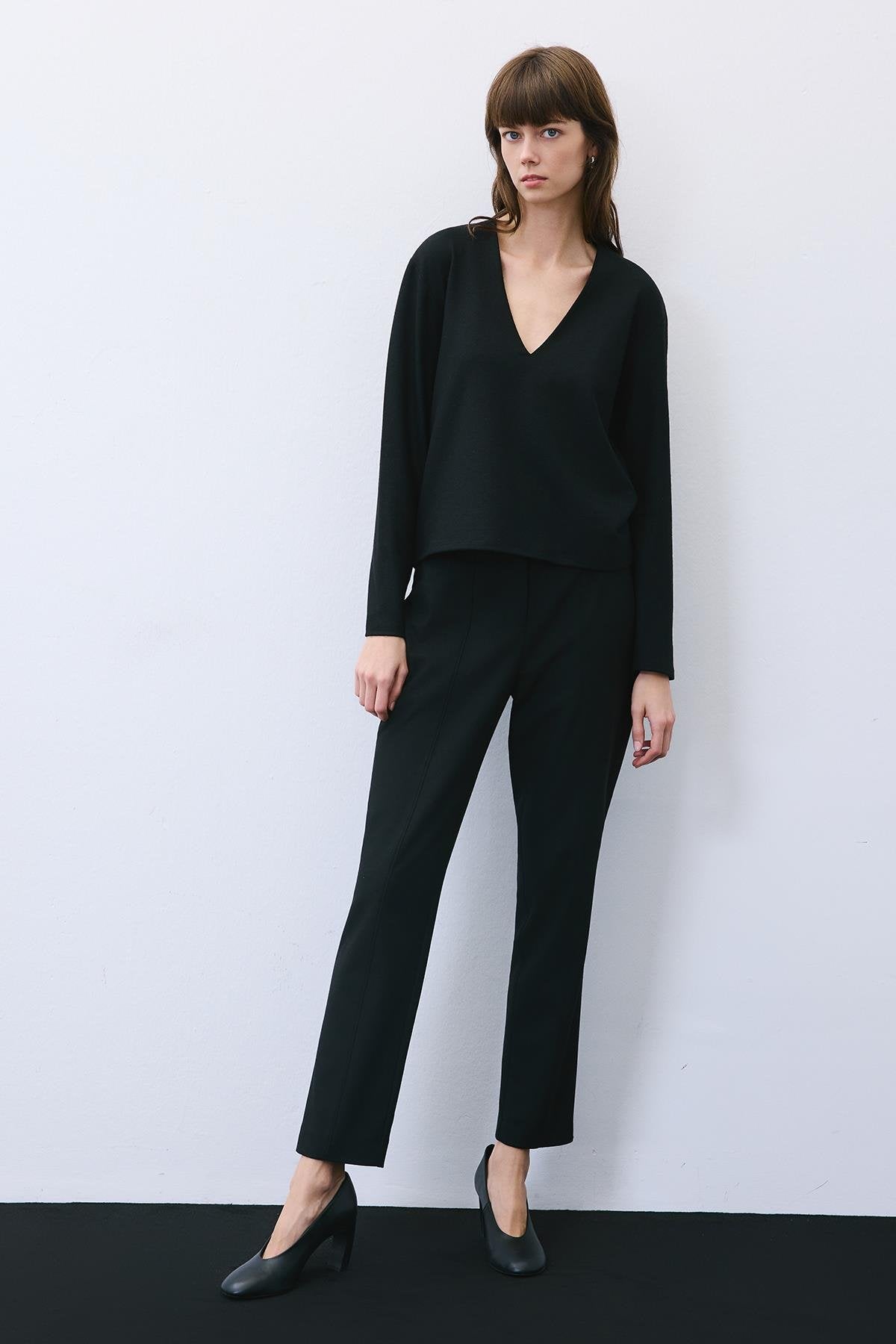 V-Neck Basic  Knit Blouse